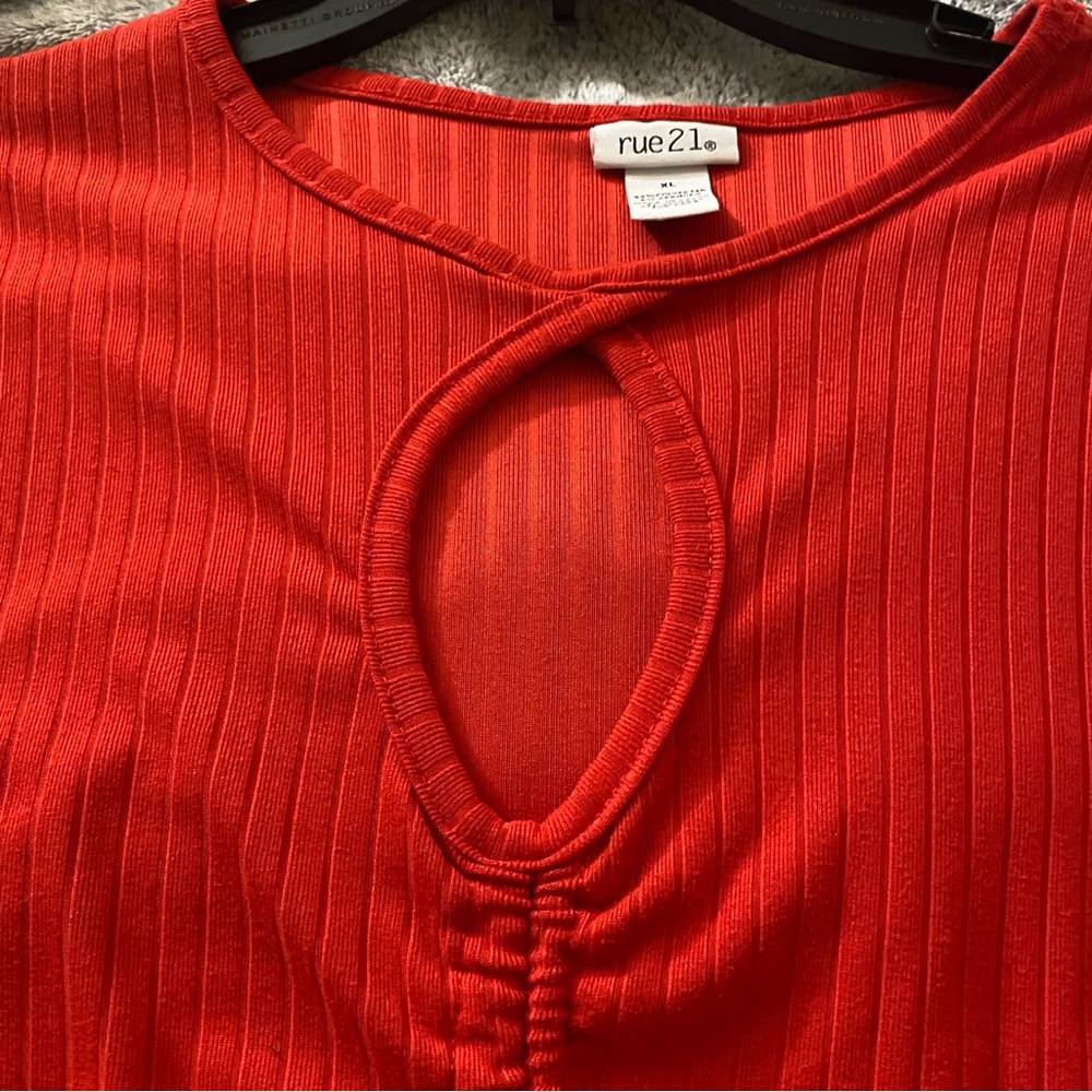 Adjustable Red Ruched Crop Top - Picture 3 of 5